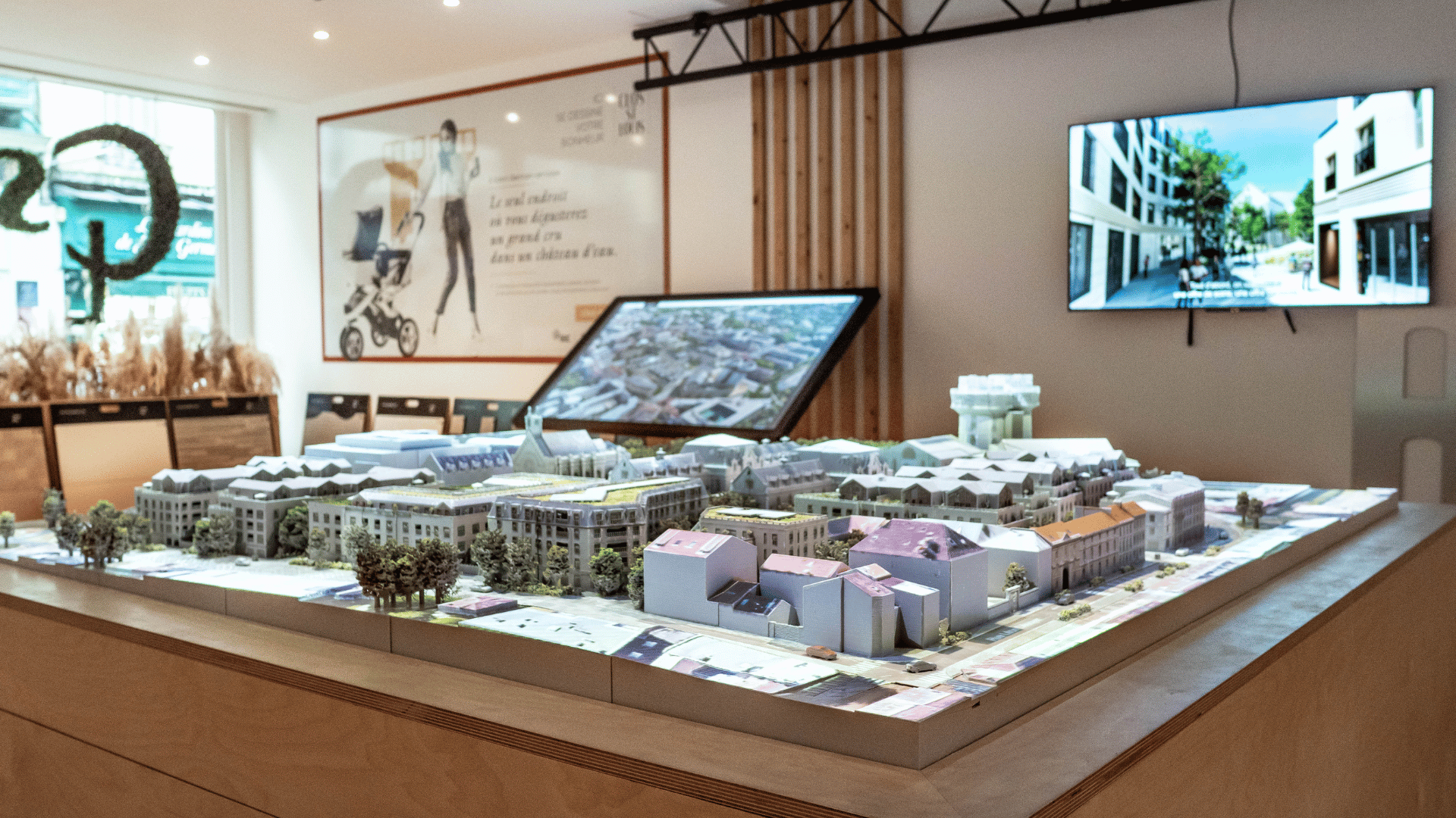 Maquette physique avec animation projetée du programme Clos Saint Louis par OGIC, en maison du projet