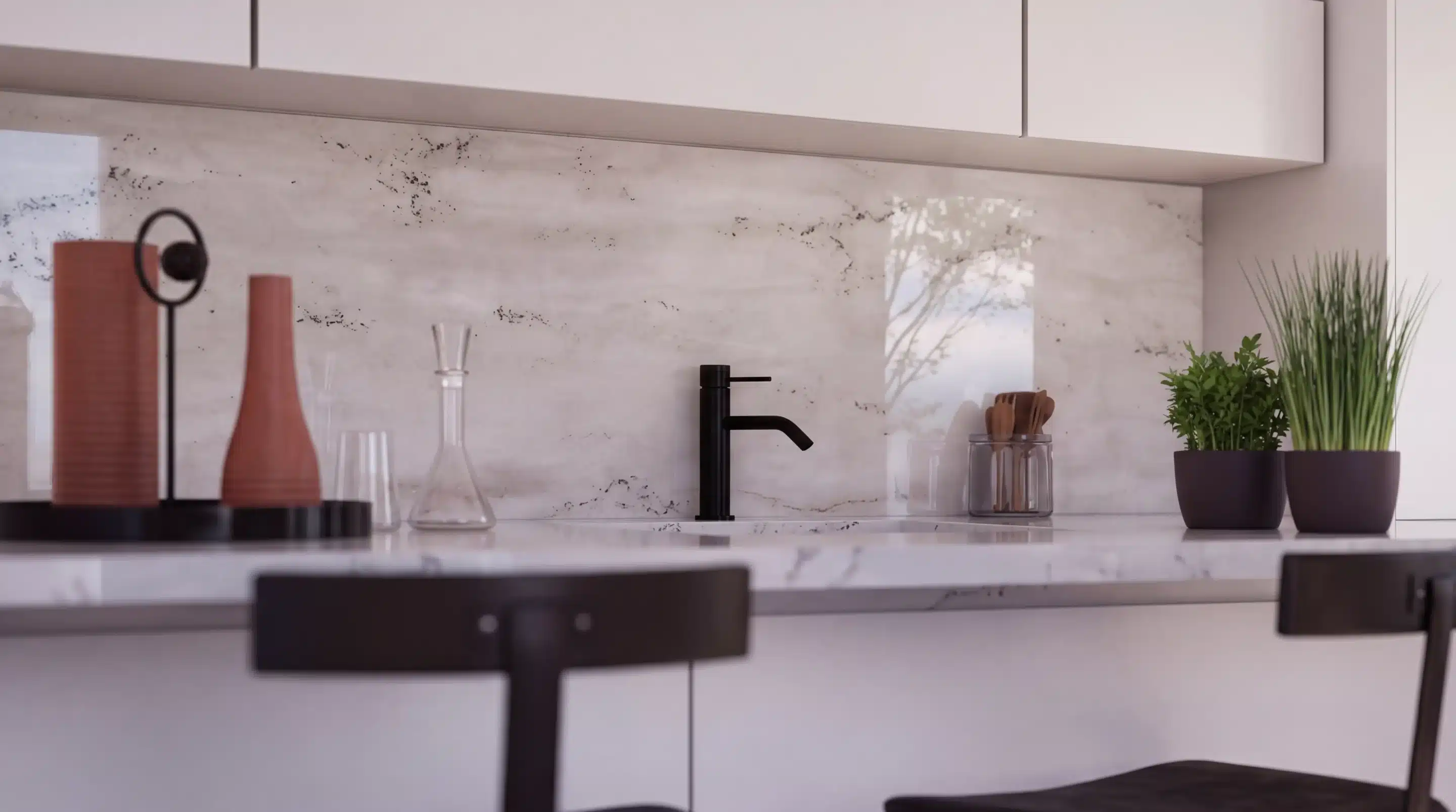 Détail perspective 3D d'une cuisine haut de gamme avec crédence en marbre veiné et robinetterie noire mate – Domaine Villegia, FB Group